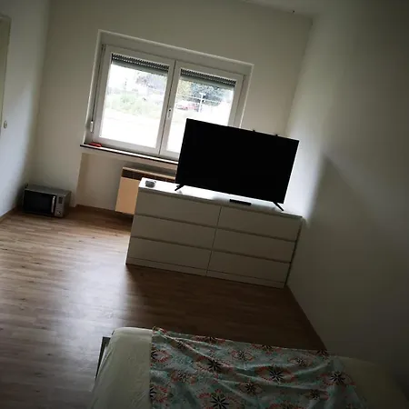 דירה Daimler Near Business Or Family Fully Furnished סינדלפינגן